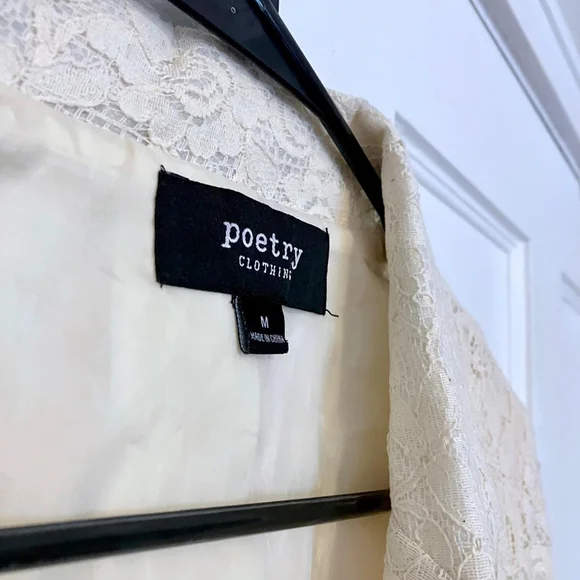 ✨🤍 POETRY CREAM LACE CROPPED JACKET (MEDIUM) 🤍✨ - Picture 3 of 4